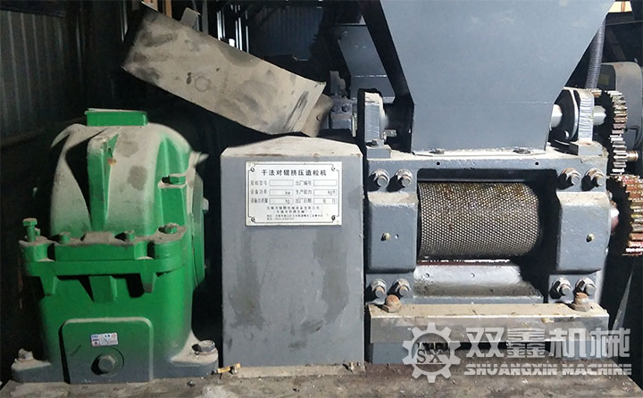 對輥擠壓造粒機生產現場